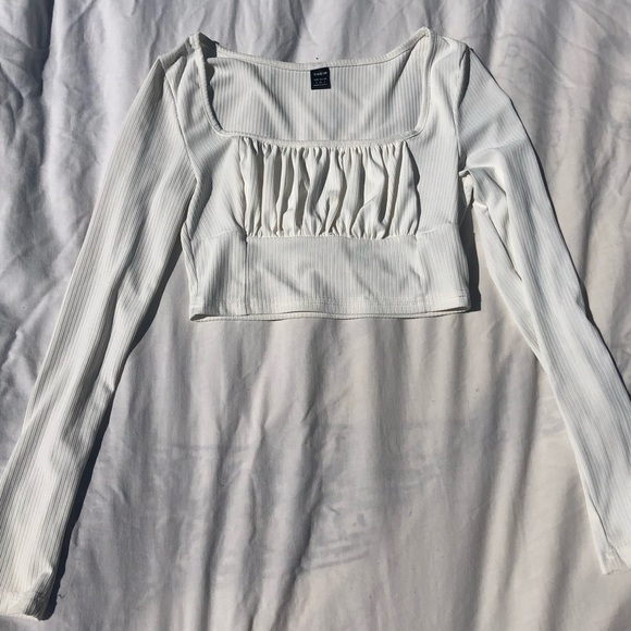 Basic white top - Picture 3 of 4